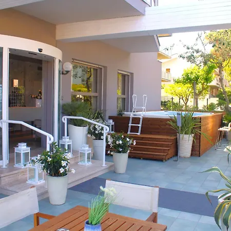 ホテル Via Mare 3*