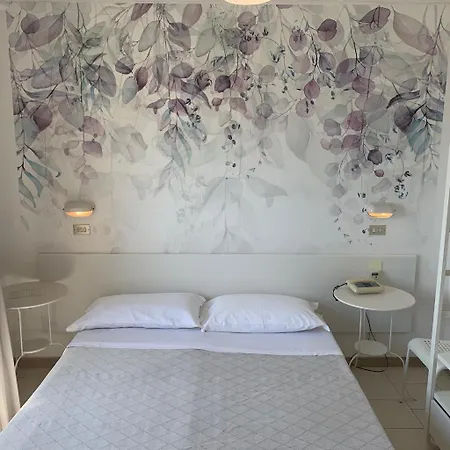 מלון Via Mare 3*