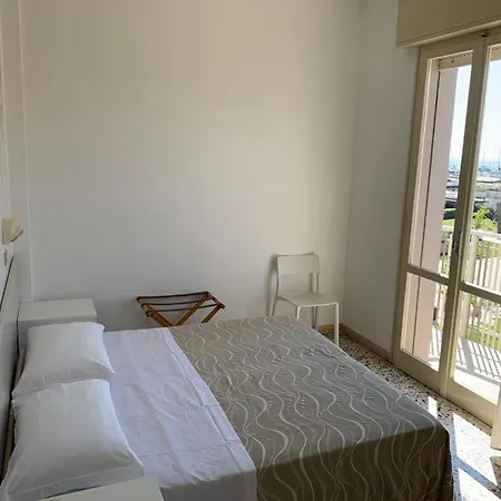 מלון Via Mare 3*